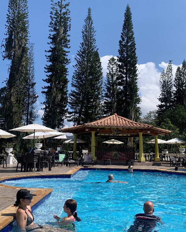 Pasadía en Los Pinos Finca Hotel Barbosa
